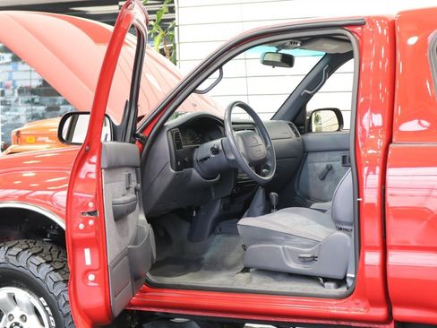 Used 2000 Toyota Tacoma 4x4 Regular Cab image 56