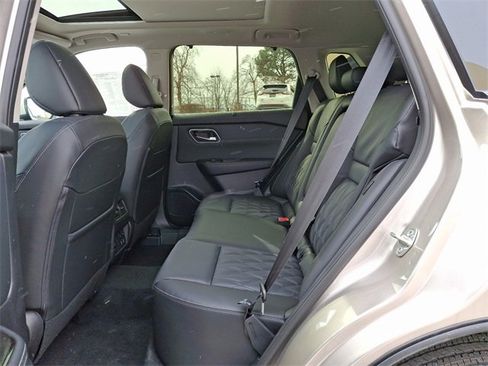 New 2025 Nissan Rogue Platinum w/ Tech Package image 10