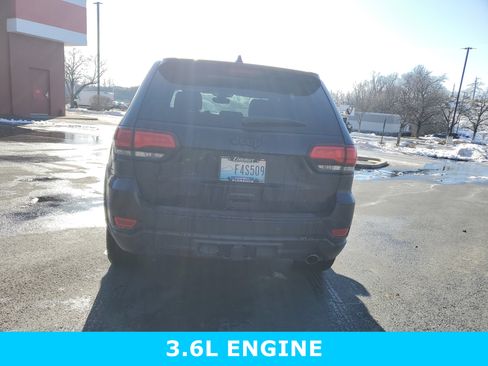 Used 2017 Jeep Grand Cherokee Altitude image 5