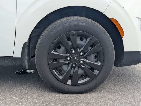 Used 2024 Kia Soul LX FWD image 11