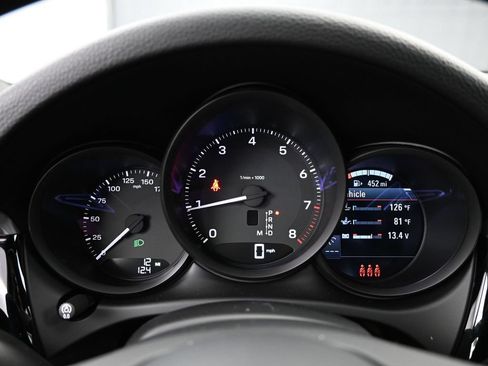 Certified 2026 Porsche Macan AWD/4WD image 4