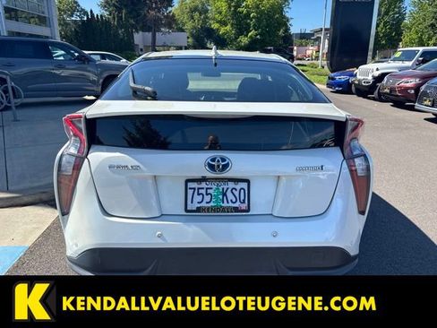 Used 2018 Toyota Prius Three Touring FWD image 4