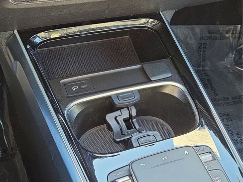 Used 2022 Mercedes-Benz GLB 250 w/ Premium Package Lite image 29