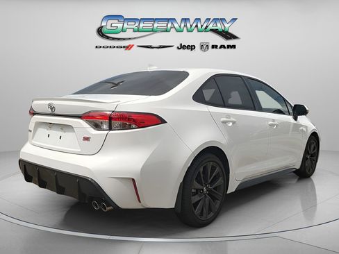 Used 2025 Toyota Corolla SE image 3