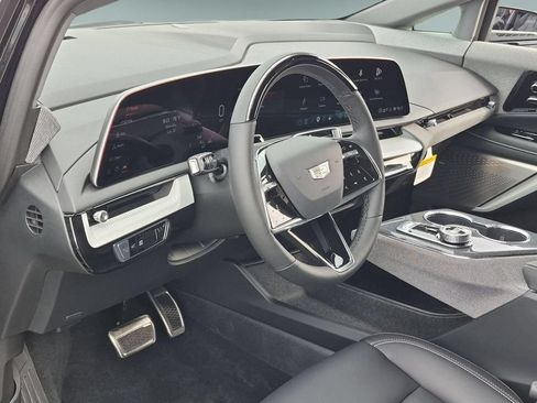 Used 2027 Cadillac Optiq Luxury RWD image 9