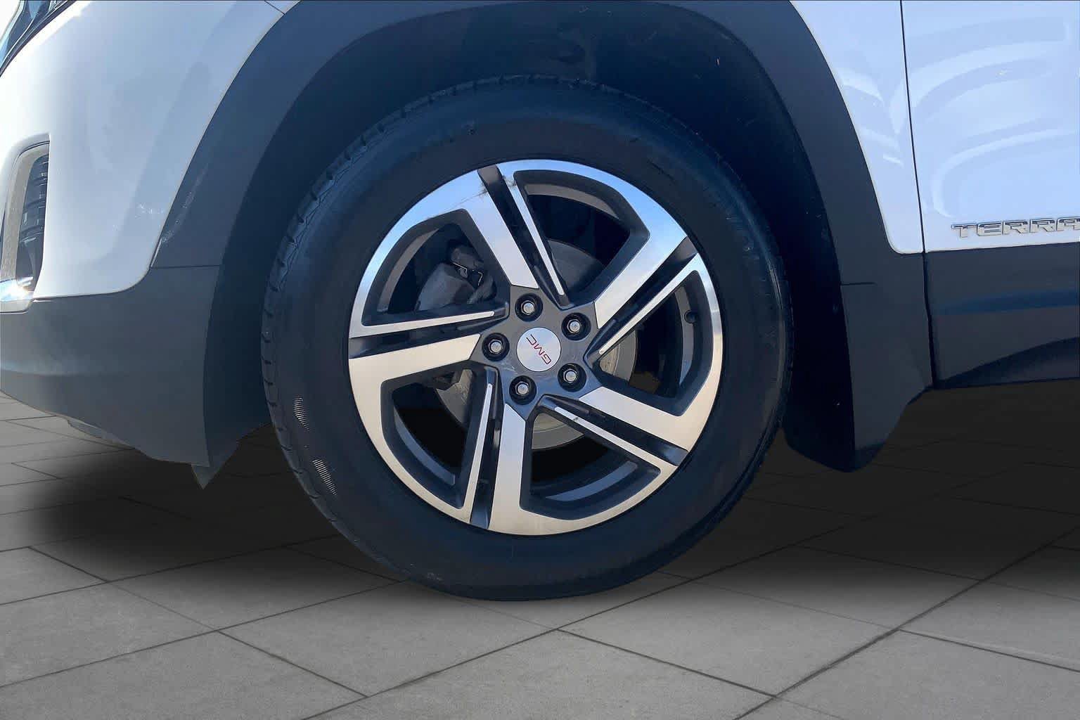 Used 2019 GMC Terrain SLT w/ Preferred Package AWD/4WD image 10