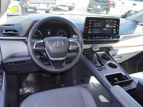 Certified 2023 Toyota Sienna XLE FWD image 13