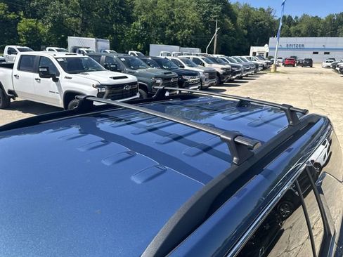 Used 2025 Chevrolet Traverse LT FWD image 49