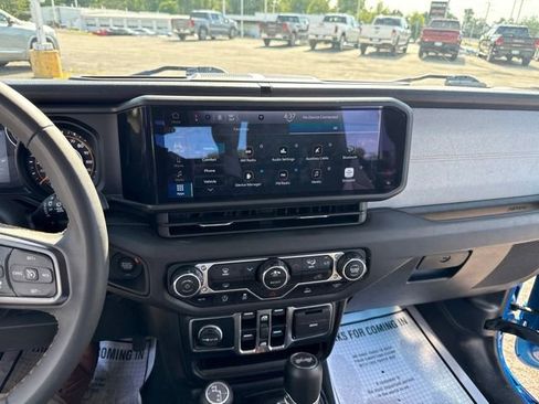 Used 2024 Jeep Wrangler Unlimited Sport AWD/4WD image 7