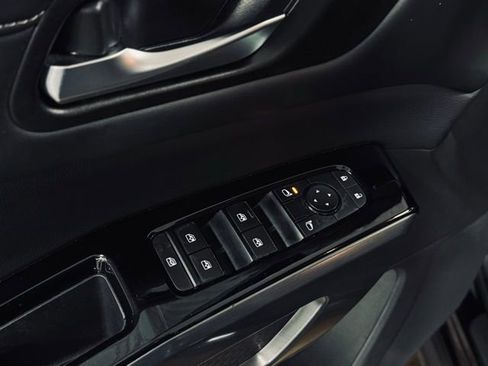 Used 2023 Nissan Pathfinder SL image 14