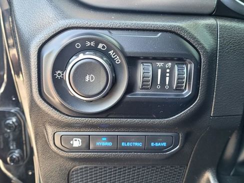 Used 2022 Jeep Wrangler Unlimited Rubicon 4xe w/ Cold Weather Group AWD/4WD image 26