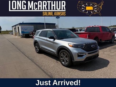 Used 2024 Ford Explorer XLT w/ Equipment Group 202A AWD/4WD image 1