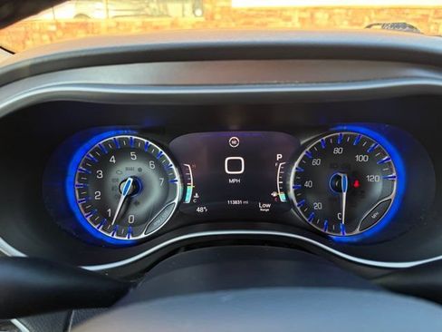 Used 2021 Chrysler Pacifica Touring-L FWD image 16