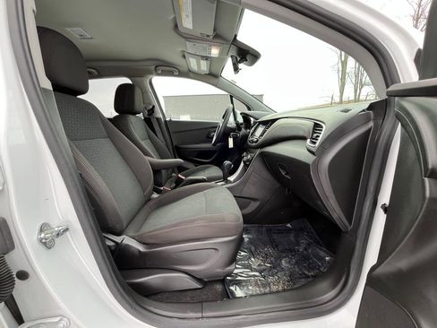 Certified 2022 Chevrolet Trax LS w/ Tint and Cruise Package image 22