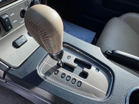 Used 2004 Ford Thunderbird image 25