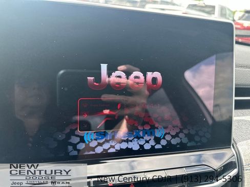 Used 2024 Jeep Compass Latitude AWD/4WD image 27