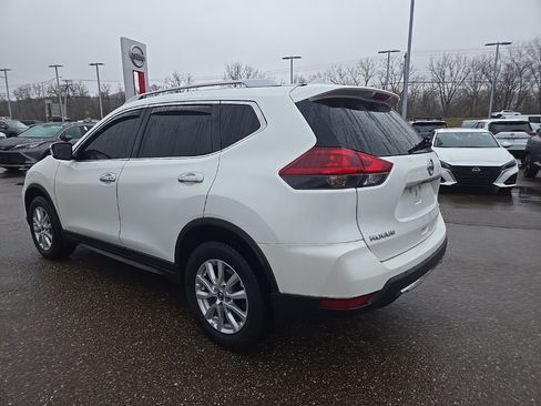 Used 2018 Nissan Rogue SV image 5