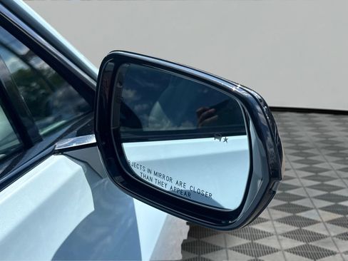 Used 2024 Cadillac Lyriq Sport AWD/4WD image 30