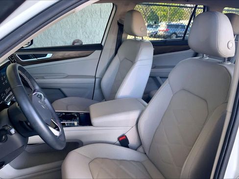 Used 2024 Volkswagen Atlas SE image 8