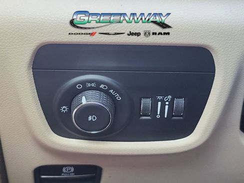 Used 2023 Jeep Grand Cherokee Limited RWD image 26