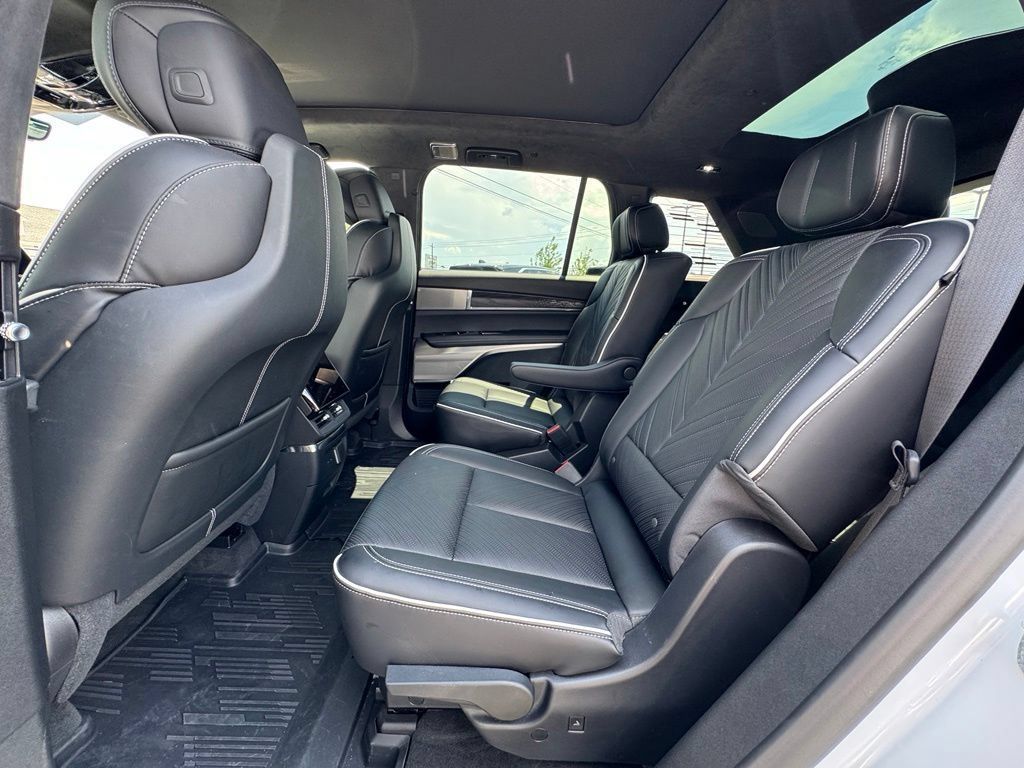 Used 2026 Cadillac Vistiq Platinum w/ LPO, Floor Liner Package AWD/4WD image 31
