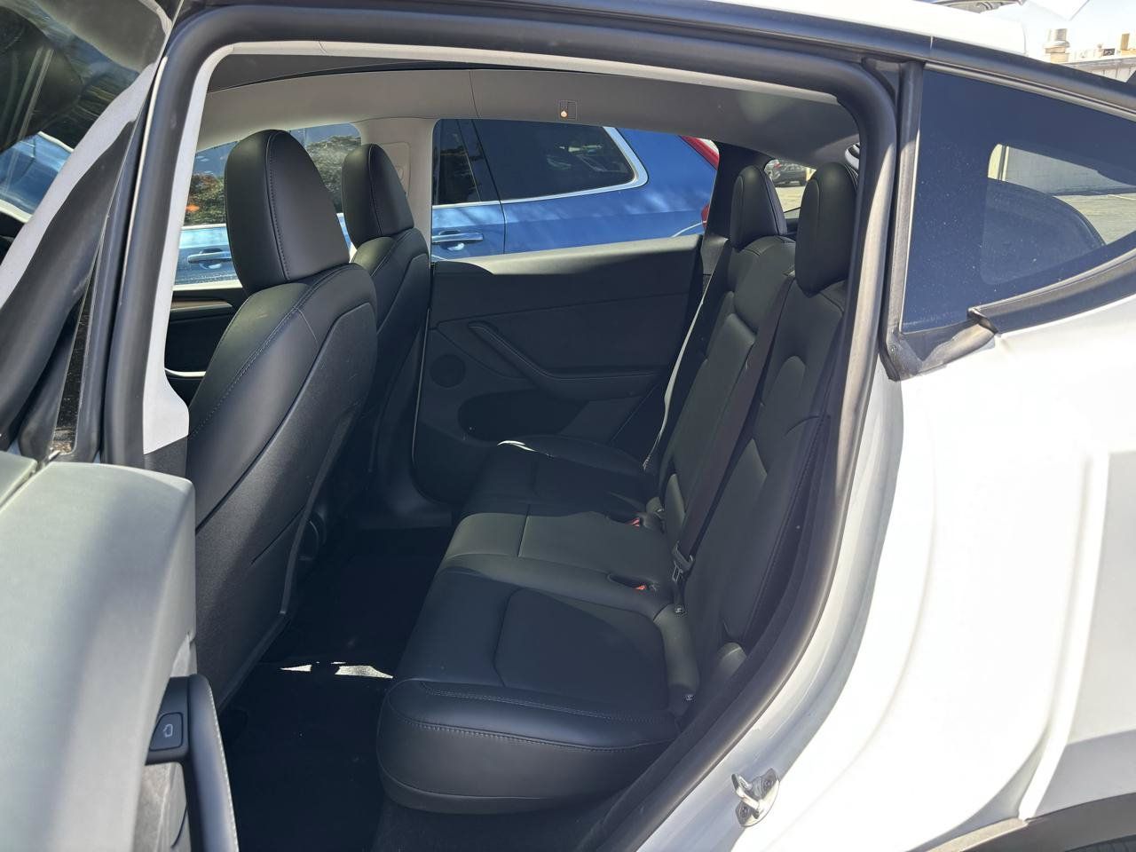 Used 2024 Tesla Model Y Long Range AWD/4WD image 17