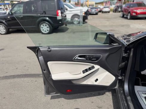 Used 2014 Mercedes-Benz CLA 250 4MATIC image 22