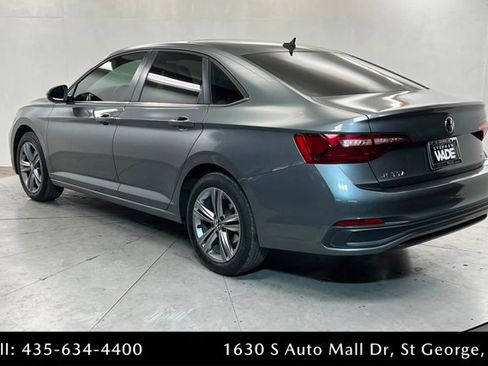 Used 2022 Volkswagen Jetta SE image 3