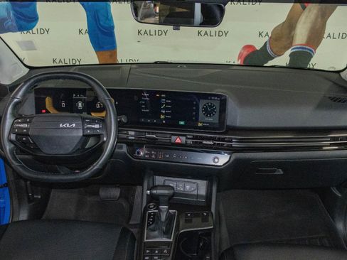 Used 2026 Kia Sportage EX FWD image 3