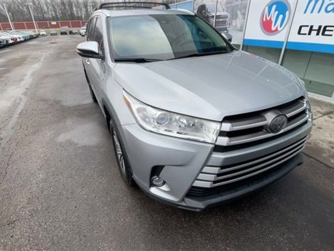 Used 2018 Toyota Highlander XLE image 2