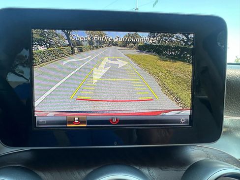 Used 2018 Mercedes-Benz GLC 300 4MATIC w/ Premium Package image 20