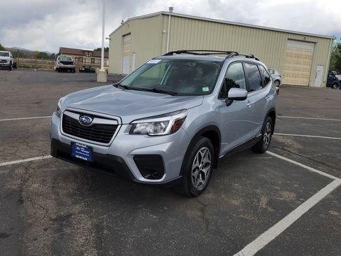 Used 2019 Subaru Forester Premium AWD/4WD image 3