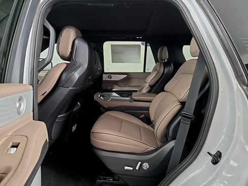 New 2026 Lincoln Navigator Black Label AWD/4WD image 10