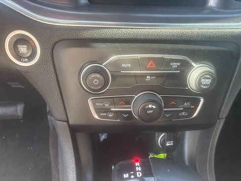 Used 2017 Dodge Charger SE w/ Blacktop Package image 18