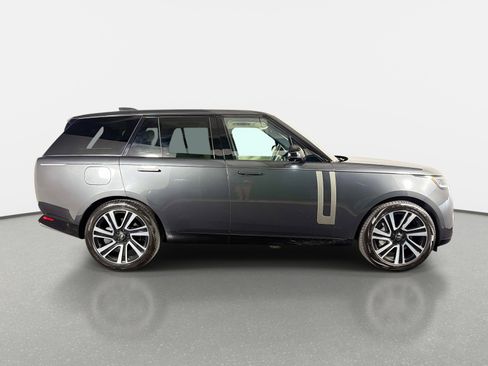 Used 2023 Land Rover Range Rover SE AWD/4WD image 2