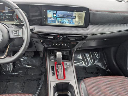 Used 2025 Nissan Kicks SR AWD/4WD image 18