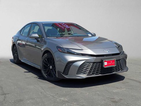 Used 2026 Toyota Camry SE FWD image 1