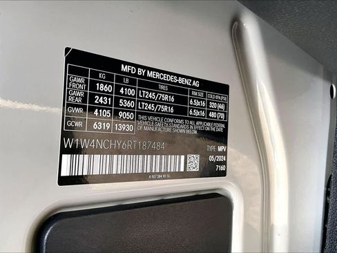 Used 2024 Mercedes-Benz Sprinter 2500 image 32