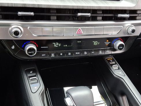 Used 2024 Kia Telluride EX w/ EX Captain's Chair Package image 14