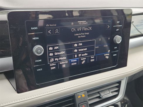 New 2025 Volkswagen Taos SEL image 10