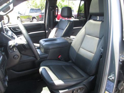 Used 2023 Chevrolet Tahoe Z71 w/ Luxury Package AWD/4WD image 21