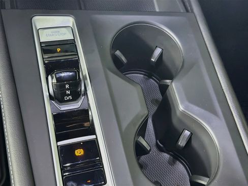 Used 2024 Volkswagen Atlas Cross Sport SE FWD image 23