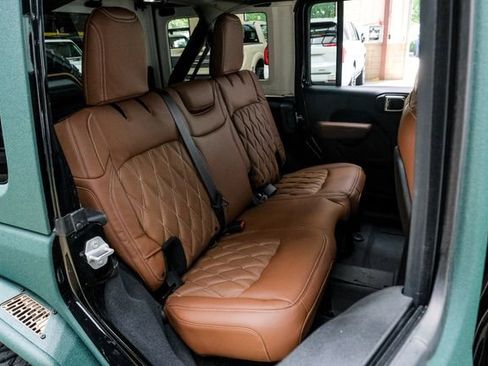 Used 2025 Jeep Wrangler Unlimited Rubicon w/ Technology Group image 96