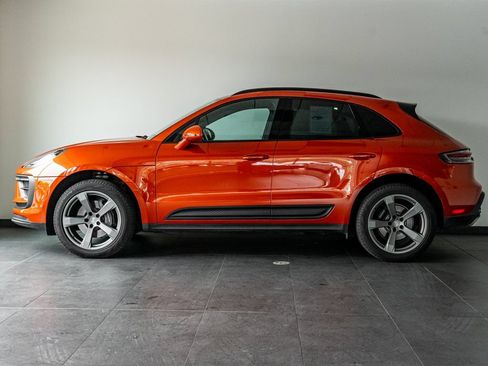 Certified 2024 Porsche Macan AWD/4WD image 2