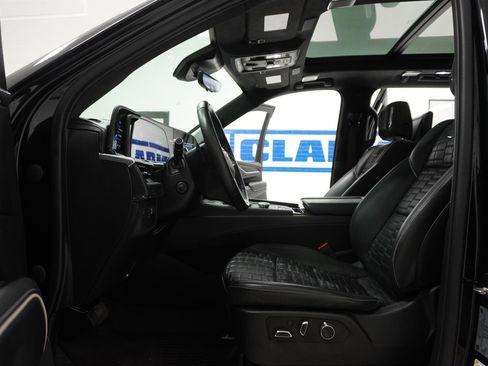 Used 2023 Cadillac Escalade Sport Platinum image 9