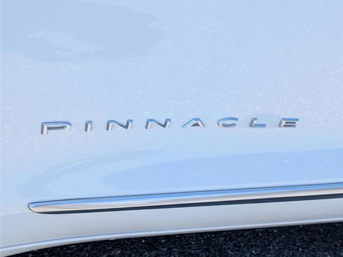 Used 2021 Chrysler Pacifica Pinnacle AWD/4WD image 10