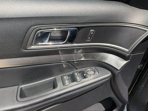 Used 2019 Ford Explorer XLT w/ Equipment Group 202A FWD image 19