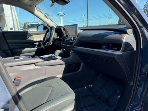Used 2024 Toyota Grand Highlander AWD image 18