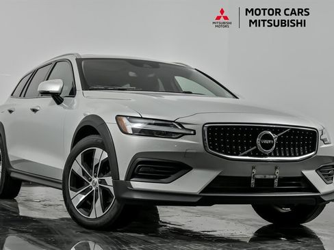 Used 2020 Volvo V60 T5 Cross Country w/ Protection Package Premier AWD/4WD image 1