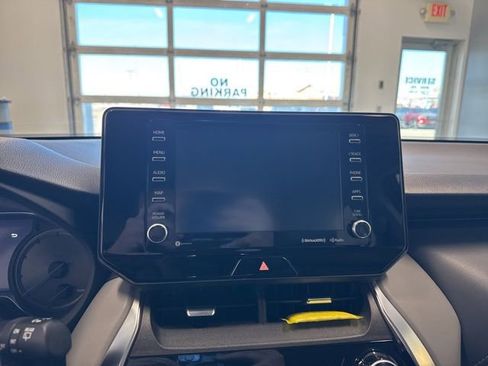 Used 2021 Toyota Venza XLE w/ Softex Package image 22